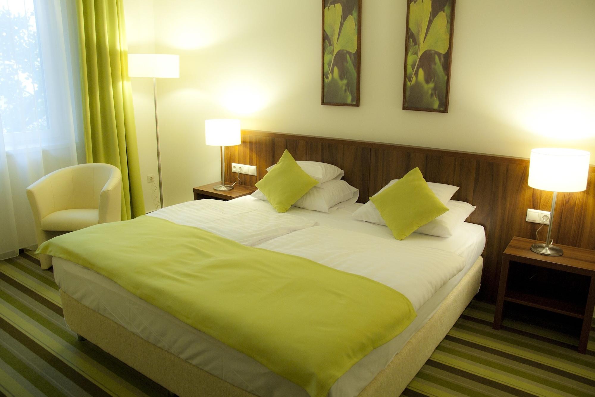 Hotel Ginkgo Hódmezővásárhely エクステリア 写真