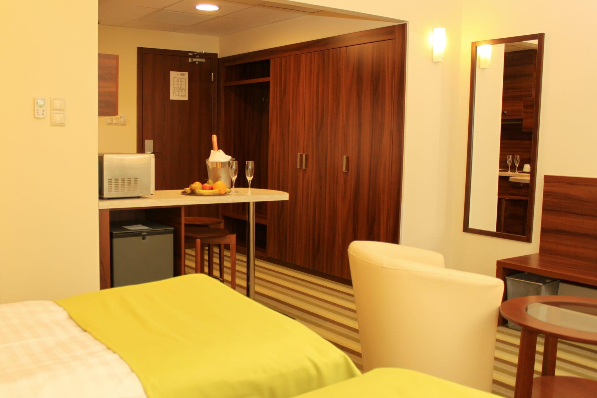 Hotel Ginkgo Hódmezővásárhely エクステリア 写真