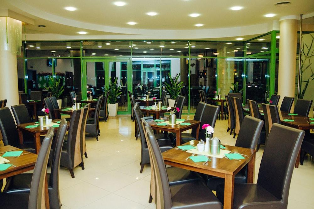Hotel Ginkgo Hódmezővásárhely エクステリア 写真