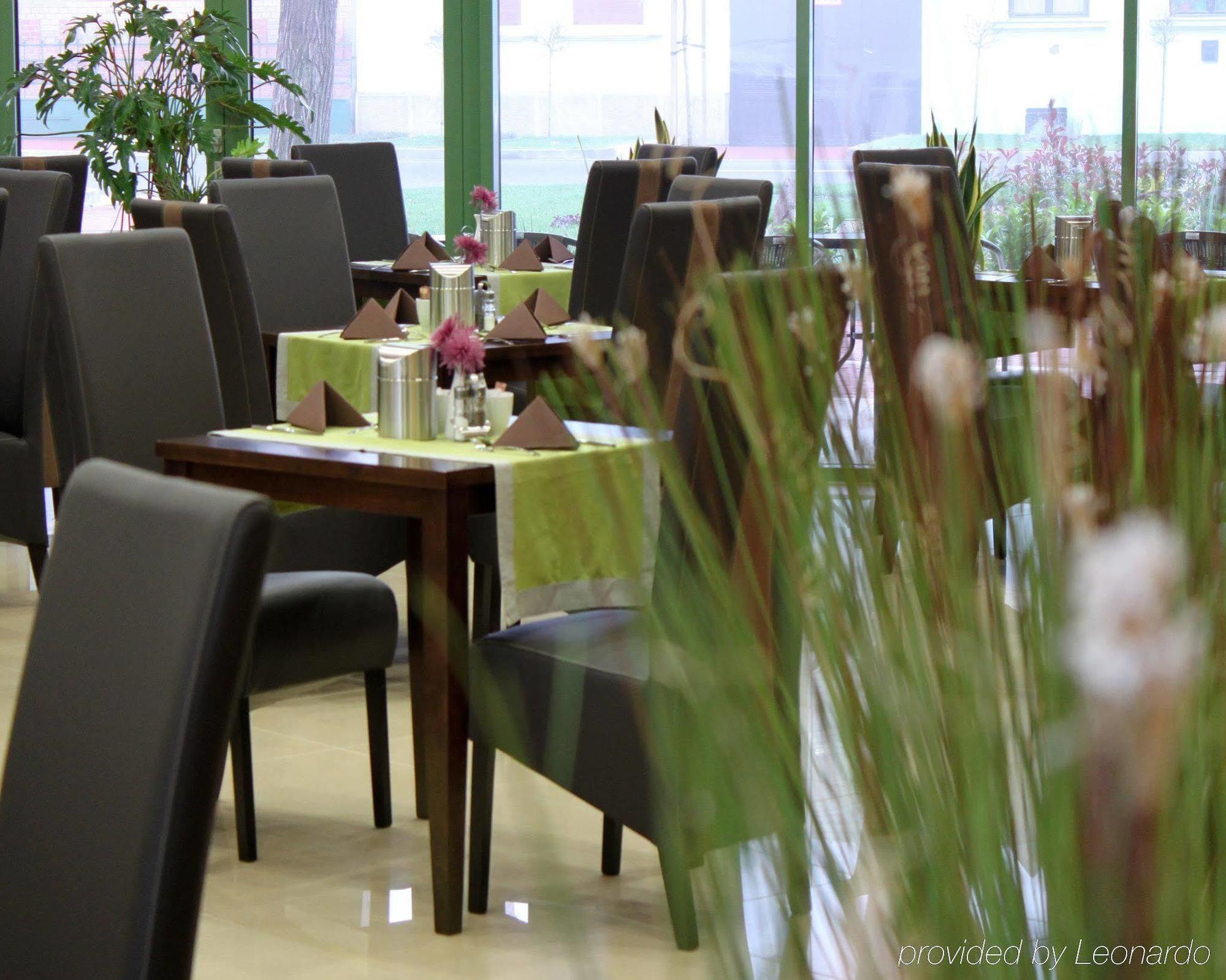 Hotel Ginkgo Hódmezővásárhely レストラン 写真