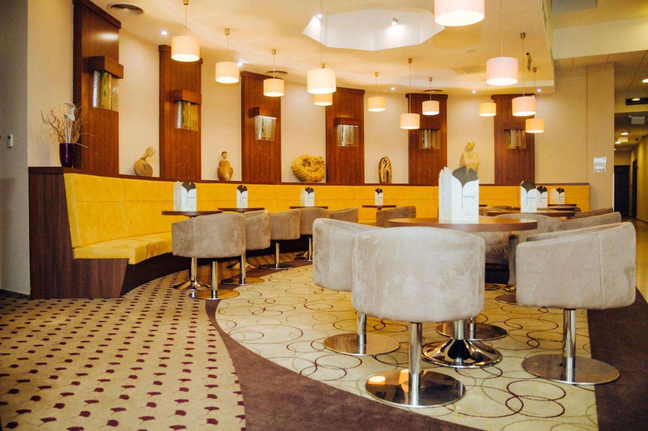Hotel Ginkgo Hódmezővásárhely エクステリア 写真
